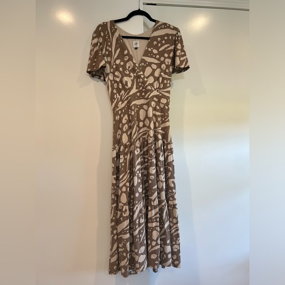 Cabi Swoon Dress Tan Cream Faux Wrap Fit & Flare Tiered Skirt Style #6147 Size M - Picture 2 of 10